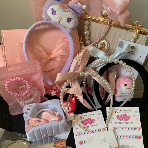 Accessories - 🤍🎀GIVEAWAY GIFT + FREE SHIPPING🎀🤍